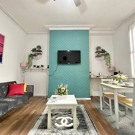 Bright Leeds House * Leeds (West Yorkshire)