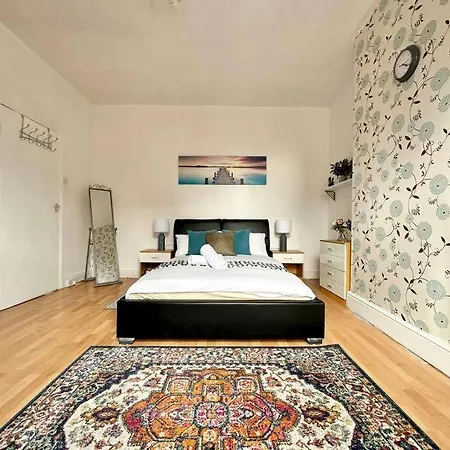 Bright Leeds House Holiday home Leeds (West Yorkshire)
