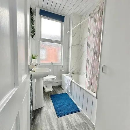 Bright Leeds House *