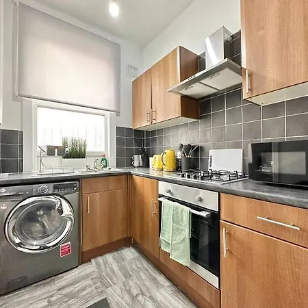 Bright Leeds House ليدز