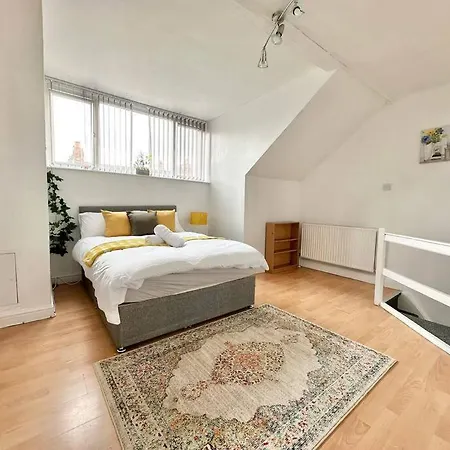 Bright Leeds House بيت للعطل ليدز
